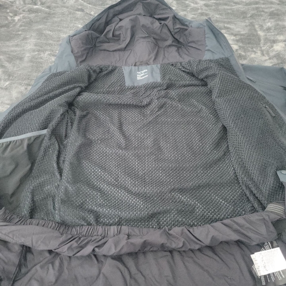 Arc’teryx Rush IS Ski Jacket sz medium - Picture 8 of 8